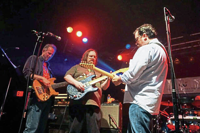 8857177_web1_gtr-coverbands3-041119