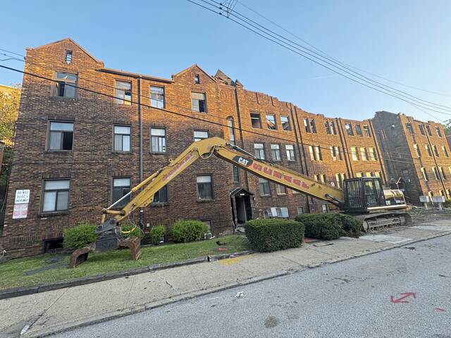 8860159_web1_ptr-moreSQhillfire9-091325