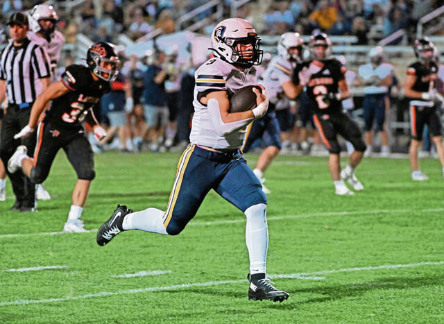 Westmoreland County football teams benefit from 1-way players at quarterback