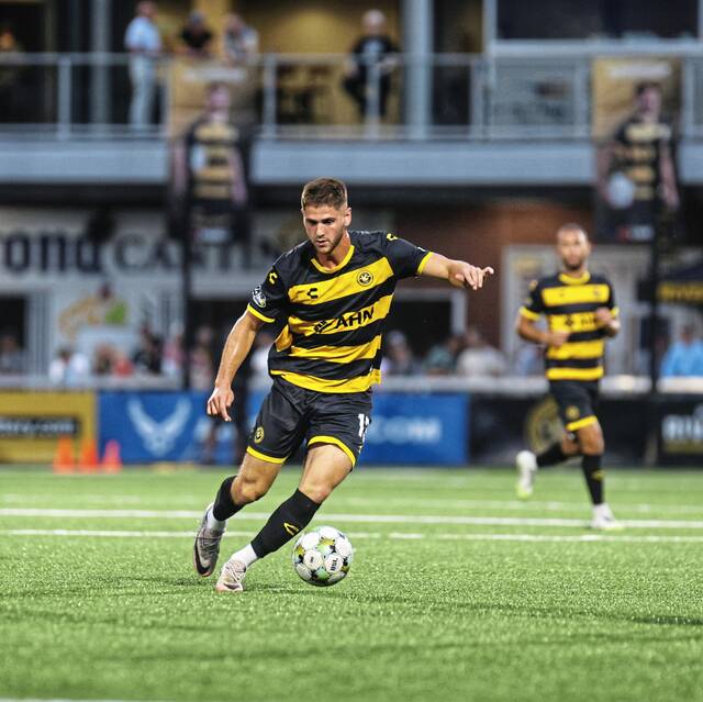 8862521_web1_ptr-Hounds-091425