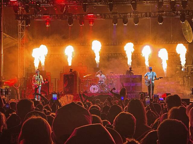 8862725_web1_ptr-Blink182-091425