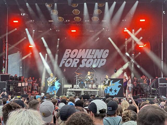 8862725_web1_ptr-BowlingForSoup-091425