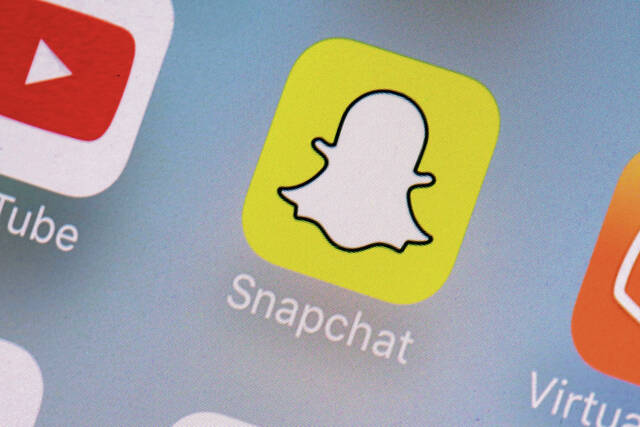 8863498_web1_SnapchatApp