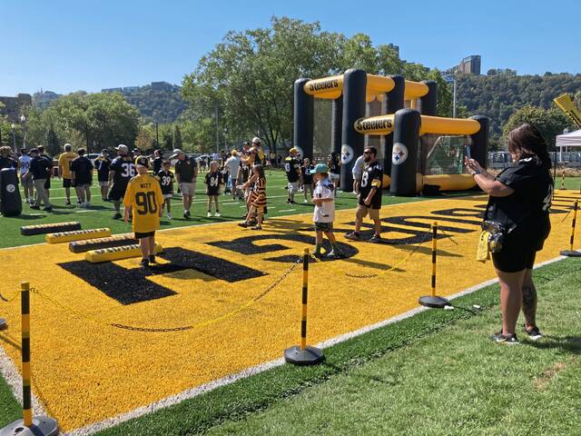 8864304_web1_ptr-SteelersFans4-091525