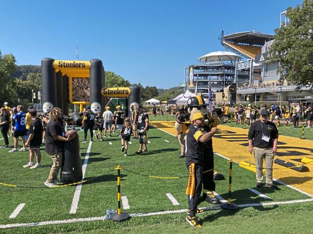 8864304_web1_ptr-SteelersFans8-091525