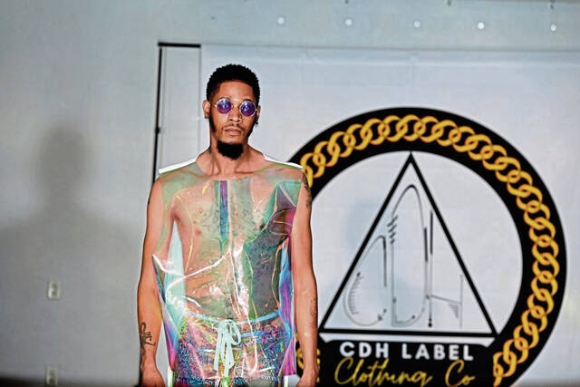 8871799_web1_te-FashionShow-1
