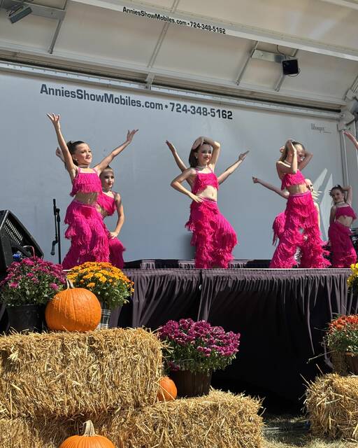 8873164_web1_naj-ComDayPinkDancers-092525