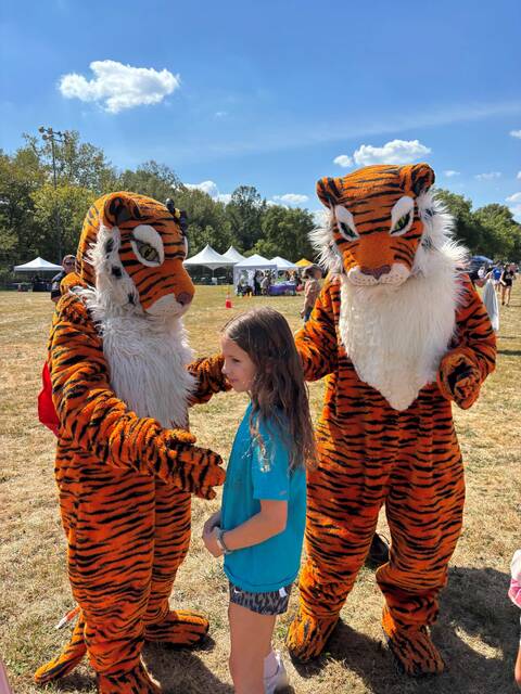 8873164_web1_naj-ComDayTigers-092525