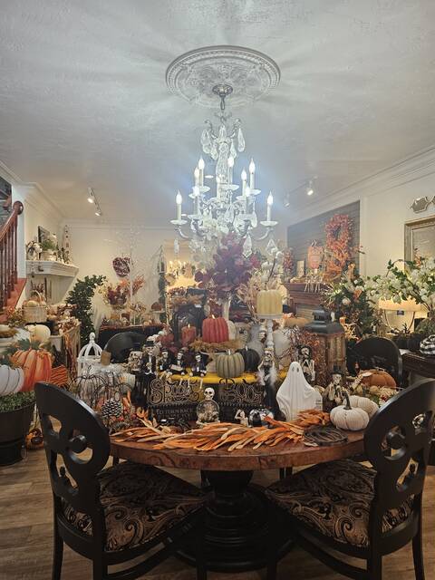 8874596_web1_inside-halloween