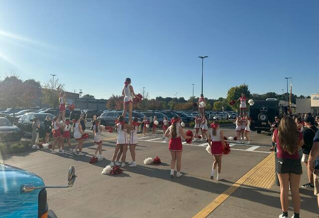 8887696_web1_naj-NorthHillsCheerOutside-102325