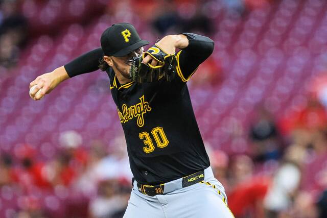 8893513_web1_gtr-Bucs1-092525
