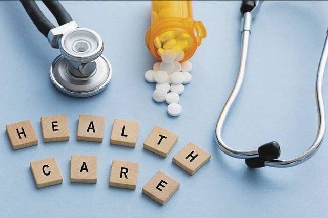 8897734_web1_Doctor-Medicine