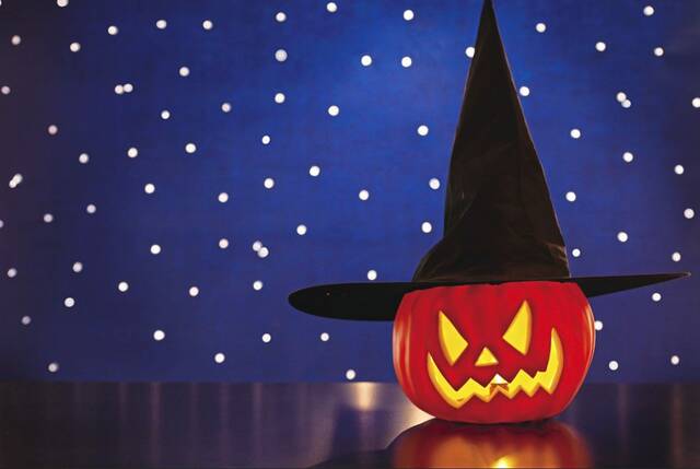 8898009_web1_Witch-hat-jackolantern-WEB