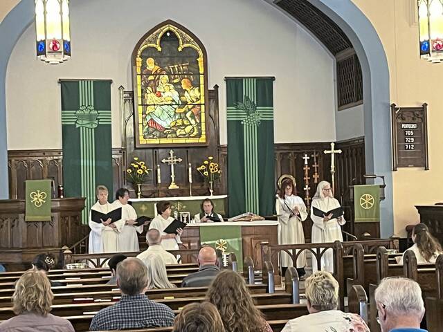 8898257_web1_gtr-HolyTrinity2-092925