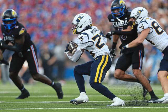 8899310_web1_gtr-WVUfootball01-092725