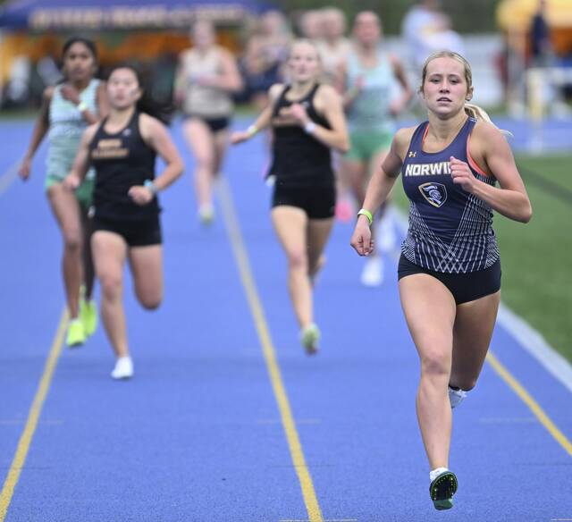 Norwin girls cross country team racing toward what it hopes is a state-title season