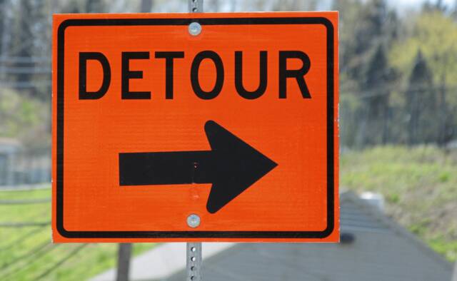 8900236_web1_WEB-detour-sign