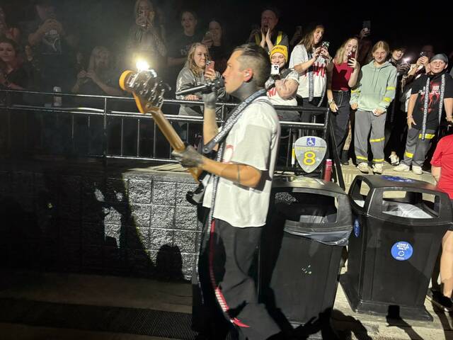 8906581_web1_ptr-twentyonepilots1