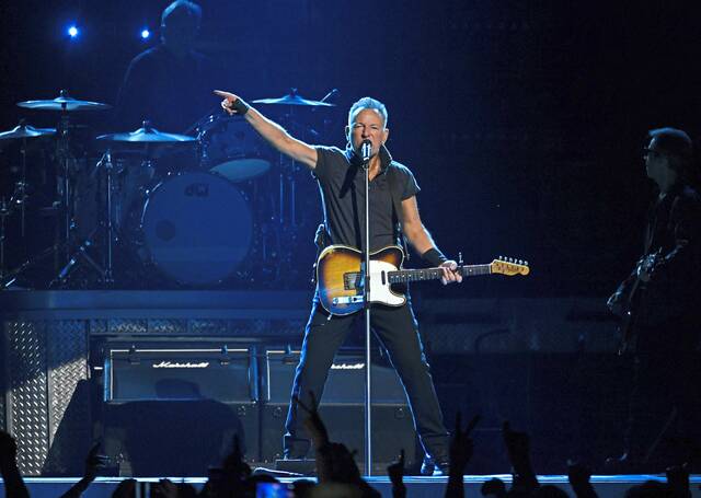 8906987_web1_2025-09-18T141245Z_461256217_MT1USATODAY27108463_RTRMADP_3_THE-BOSS-IS-BACK-AS-BRUCE-SPRINGSTEEN-AND-THE-E-STREET-BAND