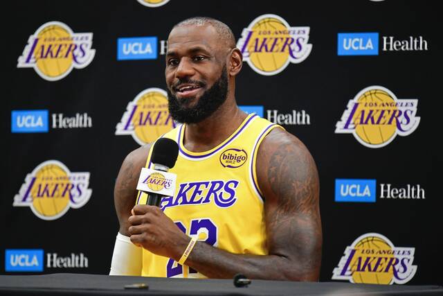 8908822_web1_ptr-KingJames-093025