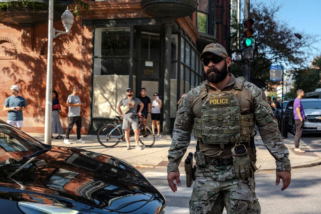 8909287_web1_2025-09-28T220821Z_2040262309_RC281HAK7XQ4_RTRMADP_3_USA-TRUMP-CHICAGO