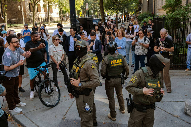 8909287_web1_2025-09-28T220844Z_893203988_RC281HAQ8G80_RTRMADP_3_USA-TRUMP-CHICAGO
