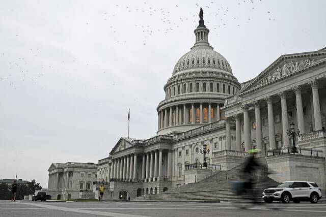 8910620_web1_2025-09-30T130608Z_1900591607_RC2B2HA0VYB0_RTRMADP_3_USA-SHUTDOWN