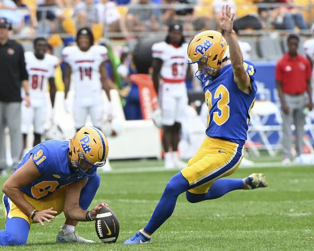 8910727_web1_ptr-PittFB02-100125