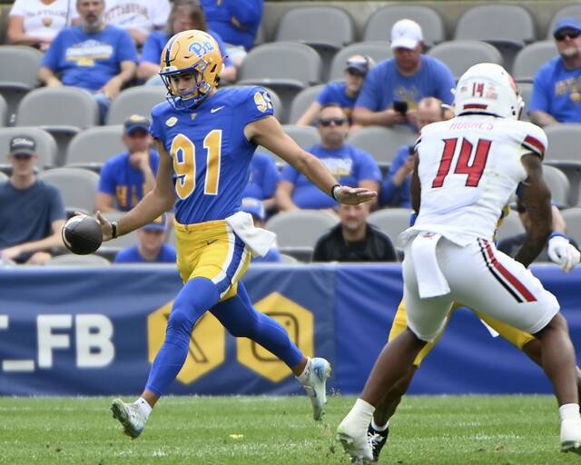 8910727_web1_ptr-PittFB05-100125