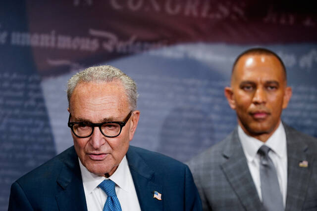 8911674_web1_2025-09-29T215643Z_1713311523_RC2X1HA4PSHU_RTRMADP_3_USA-SHUTDOWN