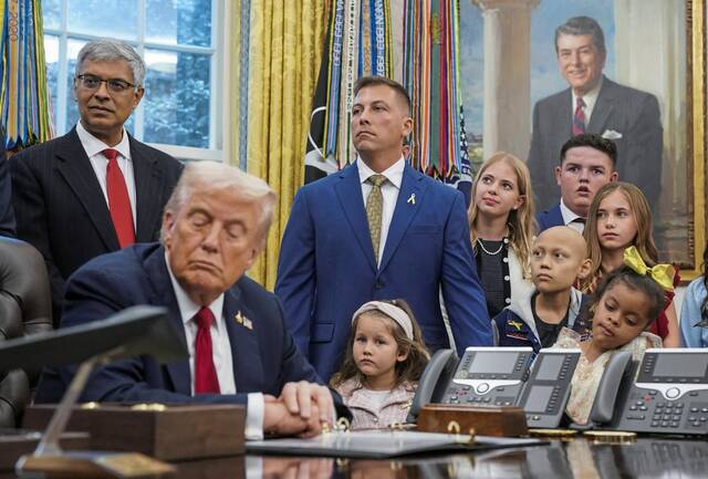 8911967_web1_2025-09-30T210321Z_1386322979_RC2L2HAJUB3S_RTRMADP_3_USA-TRUMP