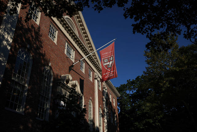 8912028_web1_2025-09-30T202057Z_2_LYNXNPEL8T108_RTROPTP_4_USA-TRUMP-HARVARD