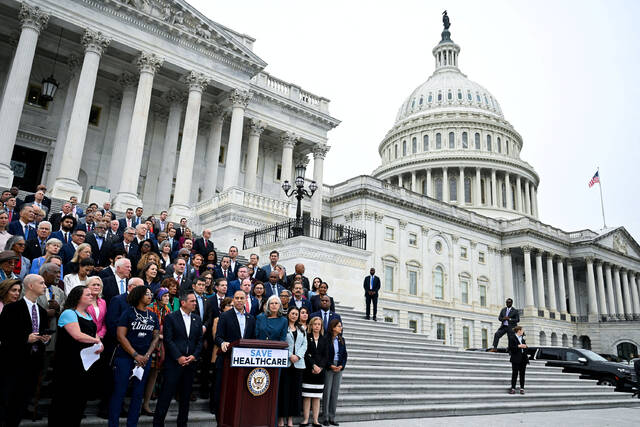 8912505_web1_2025-09-30T215717Z_1_LYNXNPEL8T139_RTROPTP_4_USA-SHUTDOWN