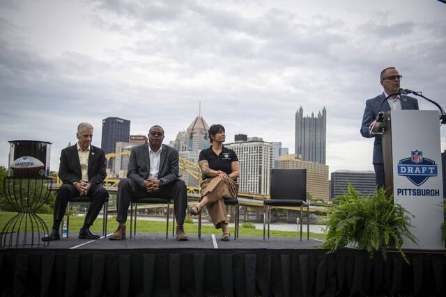 8495634_web1_ptr-nfldraftclock1