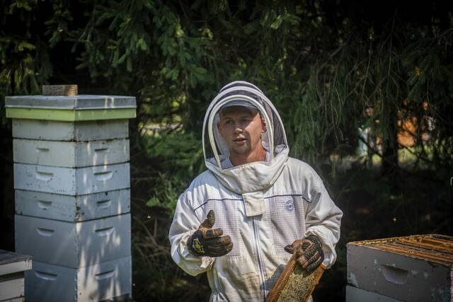 8848676_web1_sj-BeekeeperStudent10-091825