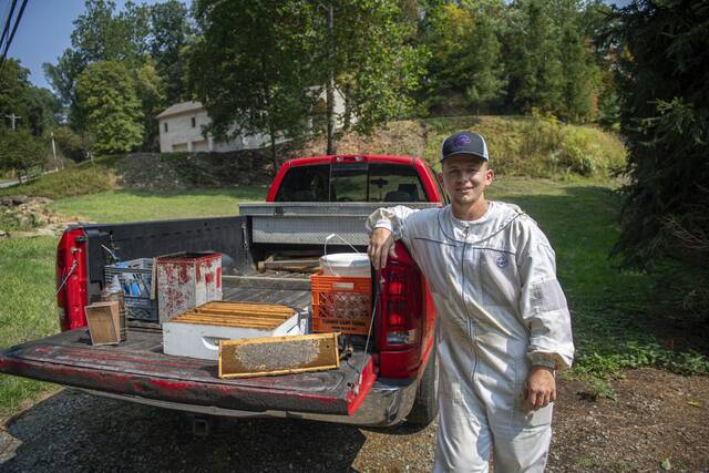 8848676_web1_sj-BeekeeperStudent5-091825