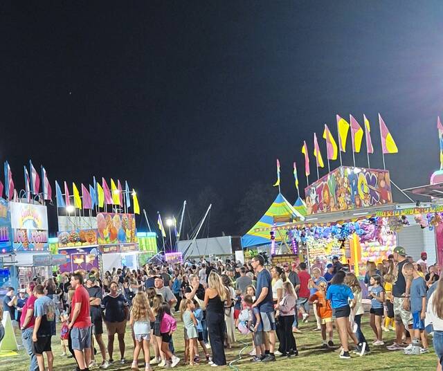 8896345_web1_pts-FallFestival02-100225