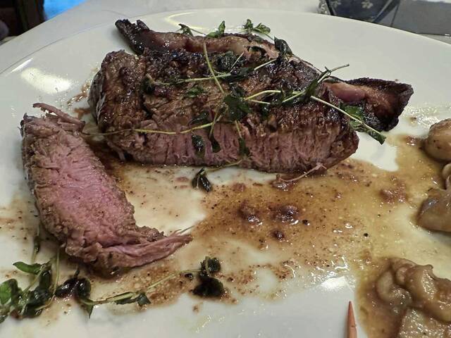 8906728_web1_her-zakman-steak-101625