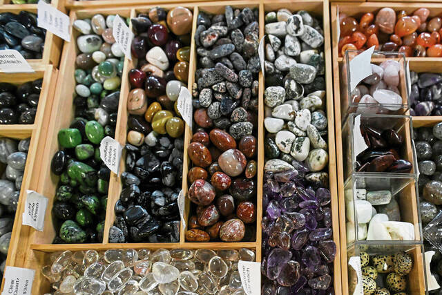 8908249_web1_gtr-witchyshops003-101225