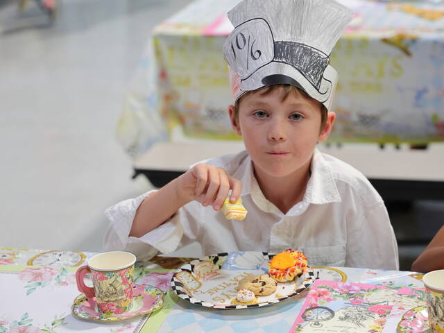 8908654_web1_teaparty07
