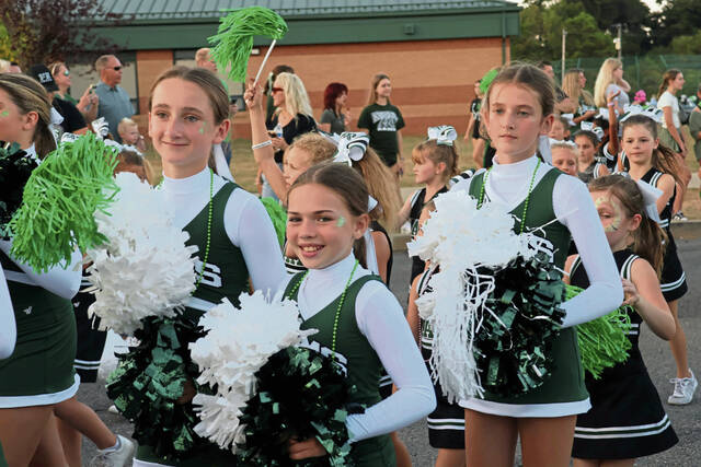 8910831_web1_pcj-HCyouthcheer-102325