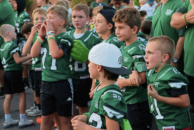 8910831_web1_pcj-HCyouthfootball-102325