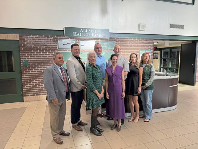 8910895_web1_pts-HallOfFame03-101625