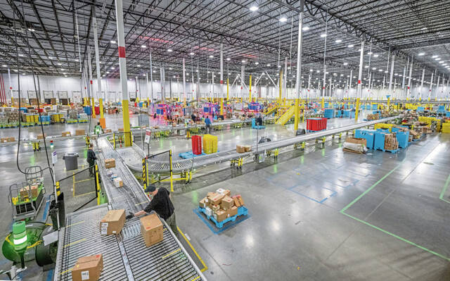 8911368_web1_gtr-WarehouseWorkers101-101525