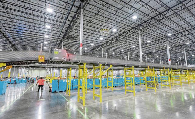 8911368_web1_gtr-WarehouseWorkers103-101525