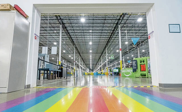 8911368_web1_gtr-WarehouseWorkers105-101525