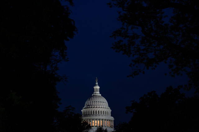 8912146_web1_2025-09-30T130606Z_435837239_RC2A2HAMRIWM_RTRMADP_3_USA-SHUTDOWN