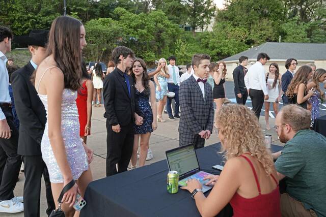 8912929_web1_SEW-QVSDhomecomingRecap2-100925