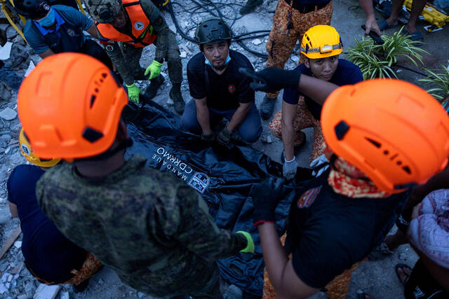 8913851_web1_2025-10-01T113956Z_1378111228_RC2X2HAH480C_RTRMADP_3_PHILIPPINES-QUAKE