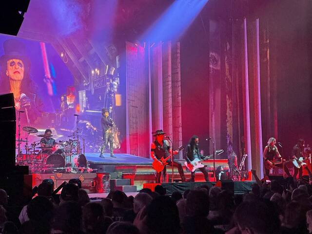 8914104_web1_ptr-AliceCooper1-100225